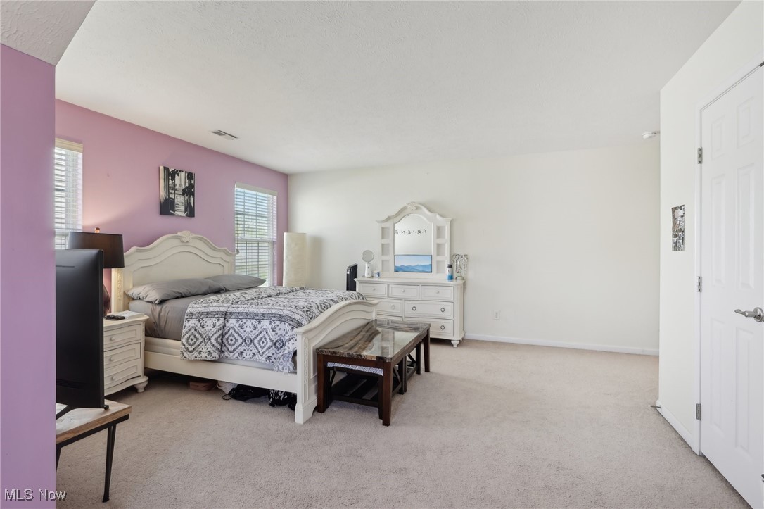 10387 Yorkshire Way, North Royalton, Ohio image 25