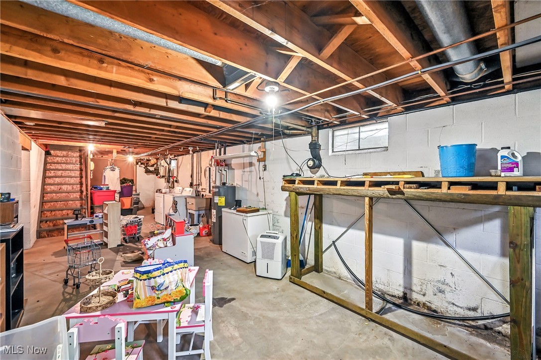 Columbiana, Ohio 44408, United States, 2 Bedrooms Bedrooms, ,2 BathroomsBathrooms,Residential,Contingent,200565