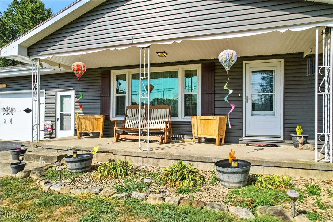 Columbiana, Ohio 44408, United States, 2 Bedrooms Bedrooms, ,2 BathroomsBathrooms,Residential,Contingent,200565