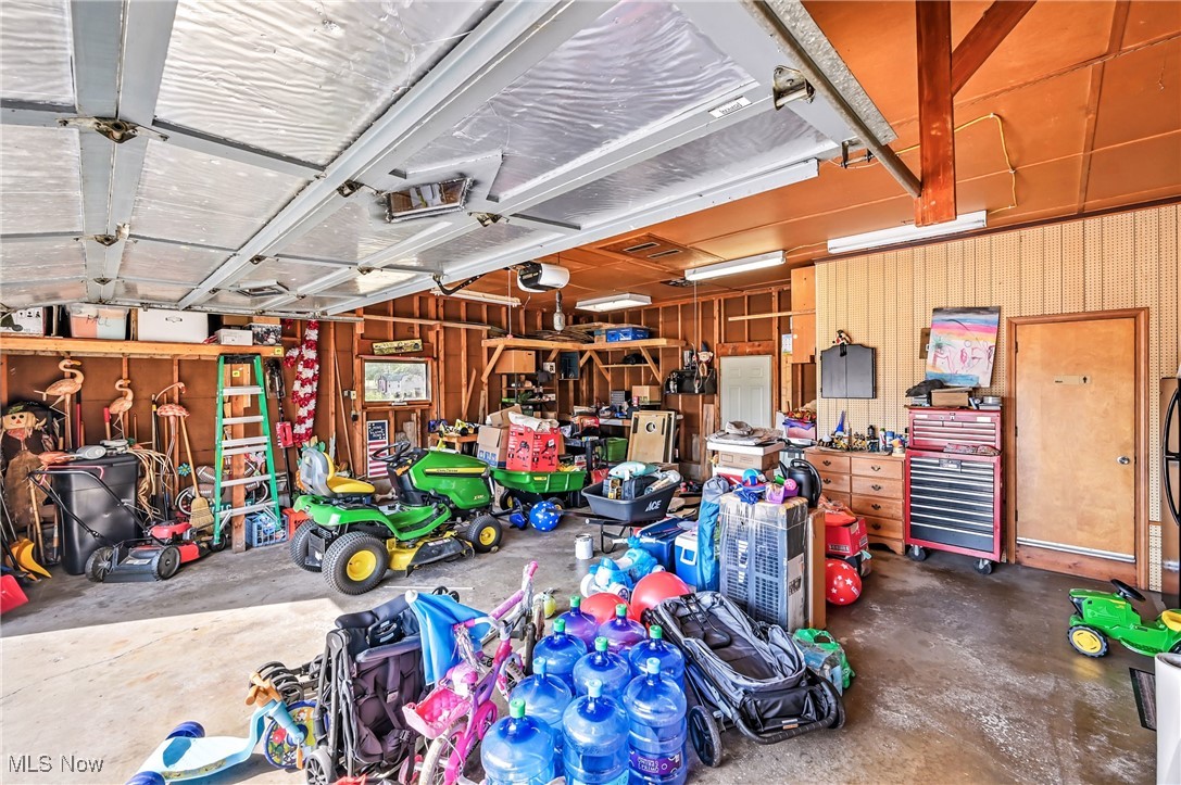 Columbiana, Ohio 44408, United States, 2 Bedrooms Bedrooms, ,2 BathroomsBathrooms,Residential,Contingent,200565