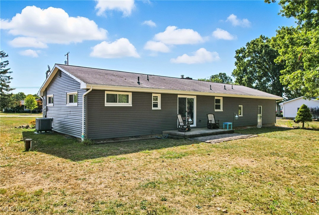 Columbiana, Ohio 44408, United States, 2 Bedrooms Bedrooms, ,2 BathroomsBathrooms,Residential,Contingent,200565