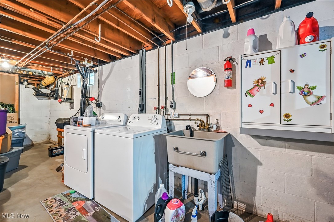 Columbiana, Ohio 44408, United States, 2 Bedrooms Bedrooms, ,2 BathroomsBathrooms,Residential,Contingent,200565