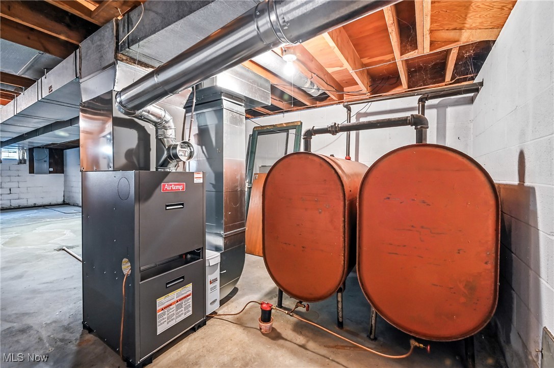 Columbiana, Ohio 44408, United States, 2 Bedrooms Bedrooms, ,2 BathroomsBathrooms,Residential,Contingent,200565