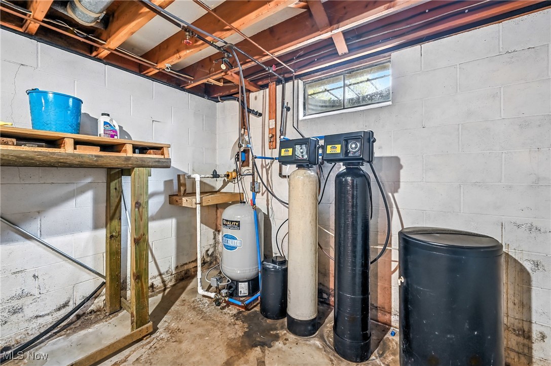 Columbiana, Ohio 44408, United States, 2 Bedrooms Bedrooms, ,2 BathroomsBathrooms,Residential,Contingent,200565