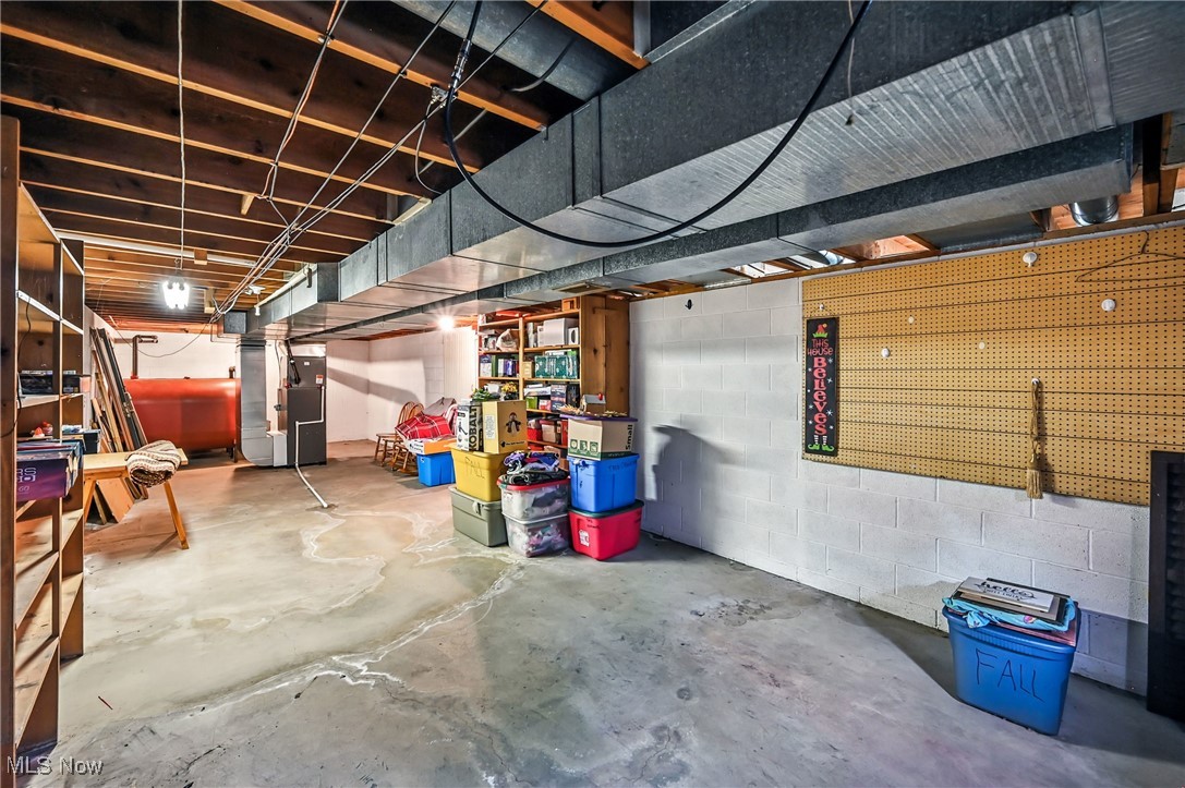 Columbiana, Ohio 44408, United States, 2 Bedrooms Bedrooms, ,2 BathroomsBathrooms,Residential,Contingent,200565