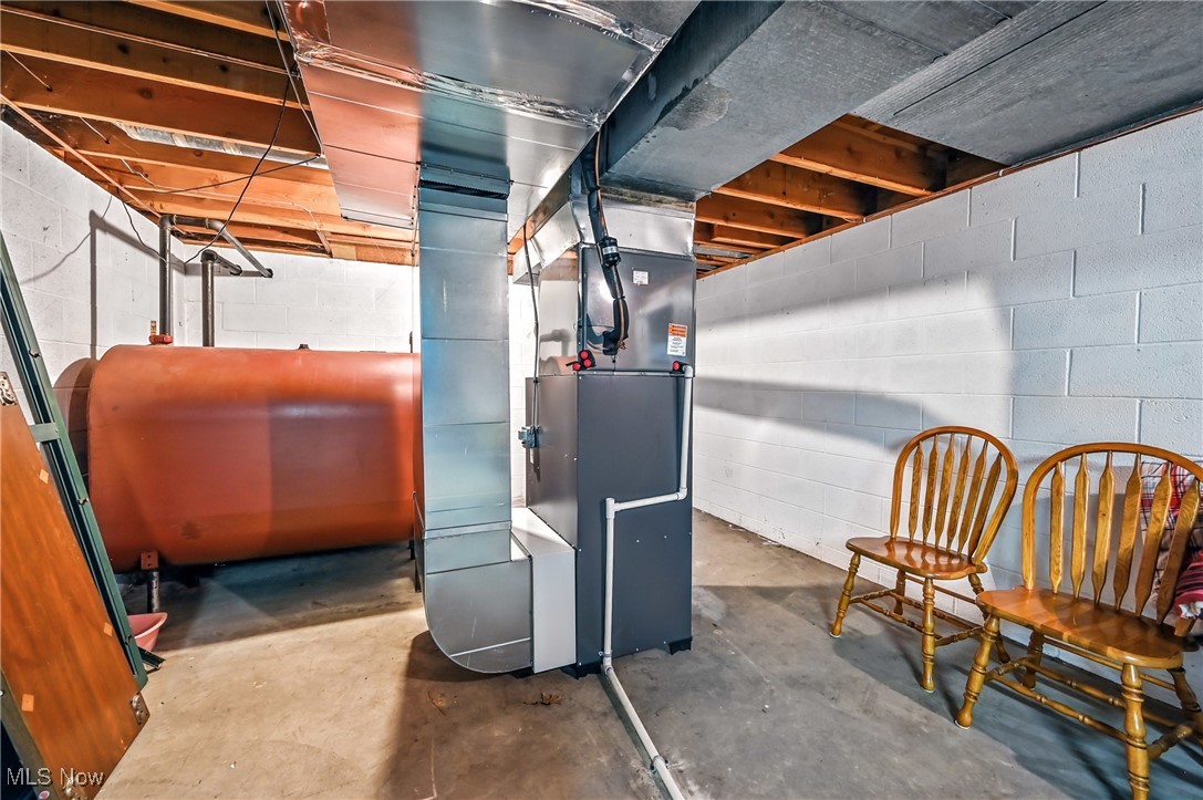 Columbiana, Ohio 44408, United States, 2 Bedrooms Bedrooms, ,2 BathroomsBathrooms,Residential,Contingent,200565