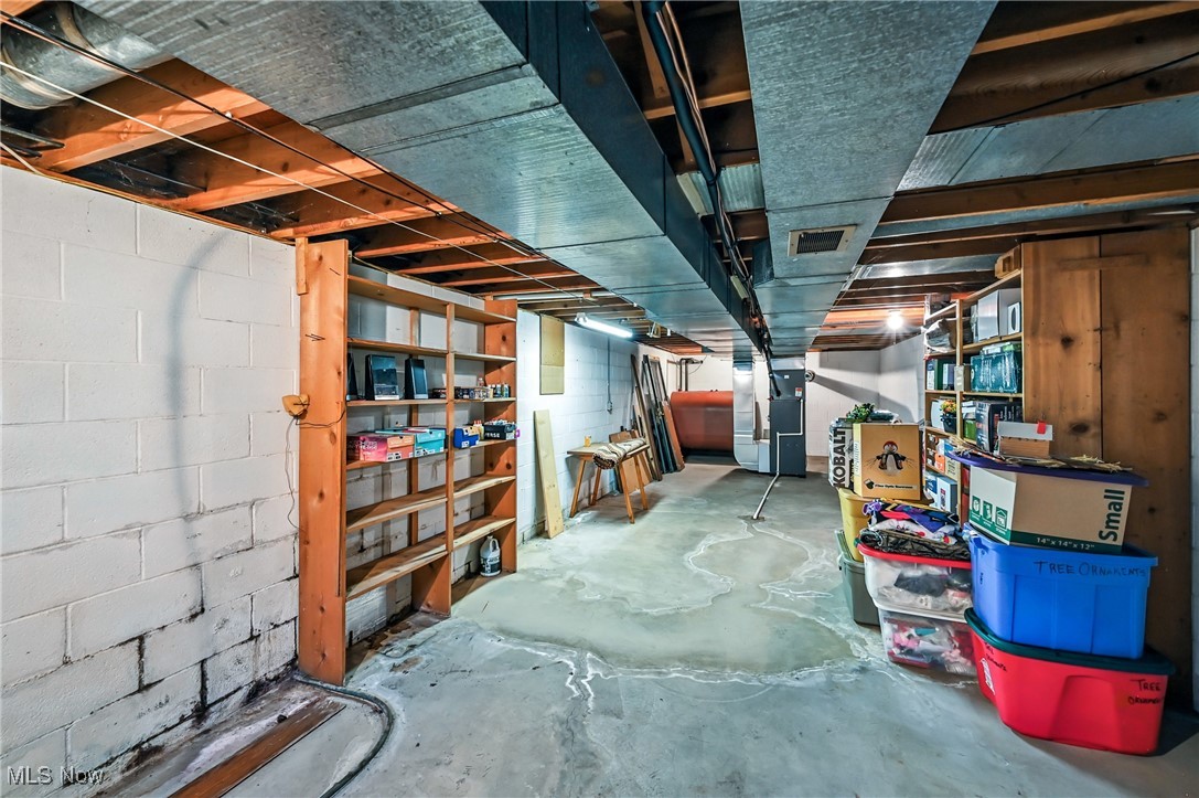 Columbiana, Ohio 44408, United States, 2 Bedrooms Bedrooms, ,2 BathroomsBathrooms,Residential,Contingent,200565