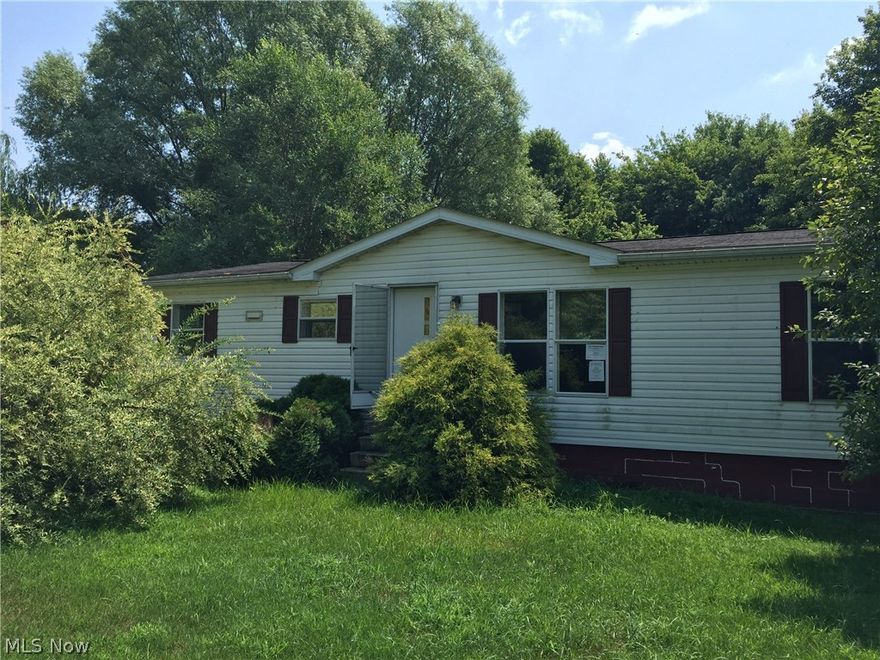 This property is a manufactured home taxed as real estate on 1.18 acres. There are 3 bedrooms and 2 full baths. There are 2 parcels included and this is a flagged lot. HUD Case 412-459069. HUD homes are sold as-is only. All buyers will need a pre-approval or proof of funds with all offers. Bids are open to owner occupant, non profits and government agencies only until 08/14/2016 11:59 PM CT.