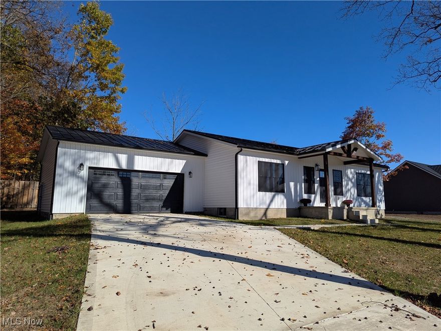 New build constructed with 2 by 6 walls, 3 bedroom 2 full baths, All 3-foot-wide doors to the rooms for easy access. walk-in tile shower 4' by 7'. Kitchen Island, Large Pantry. much more This Property is located in Savannah