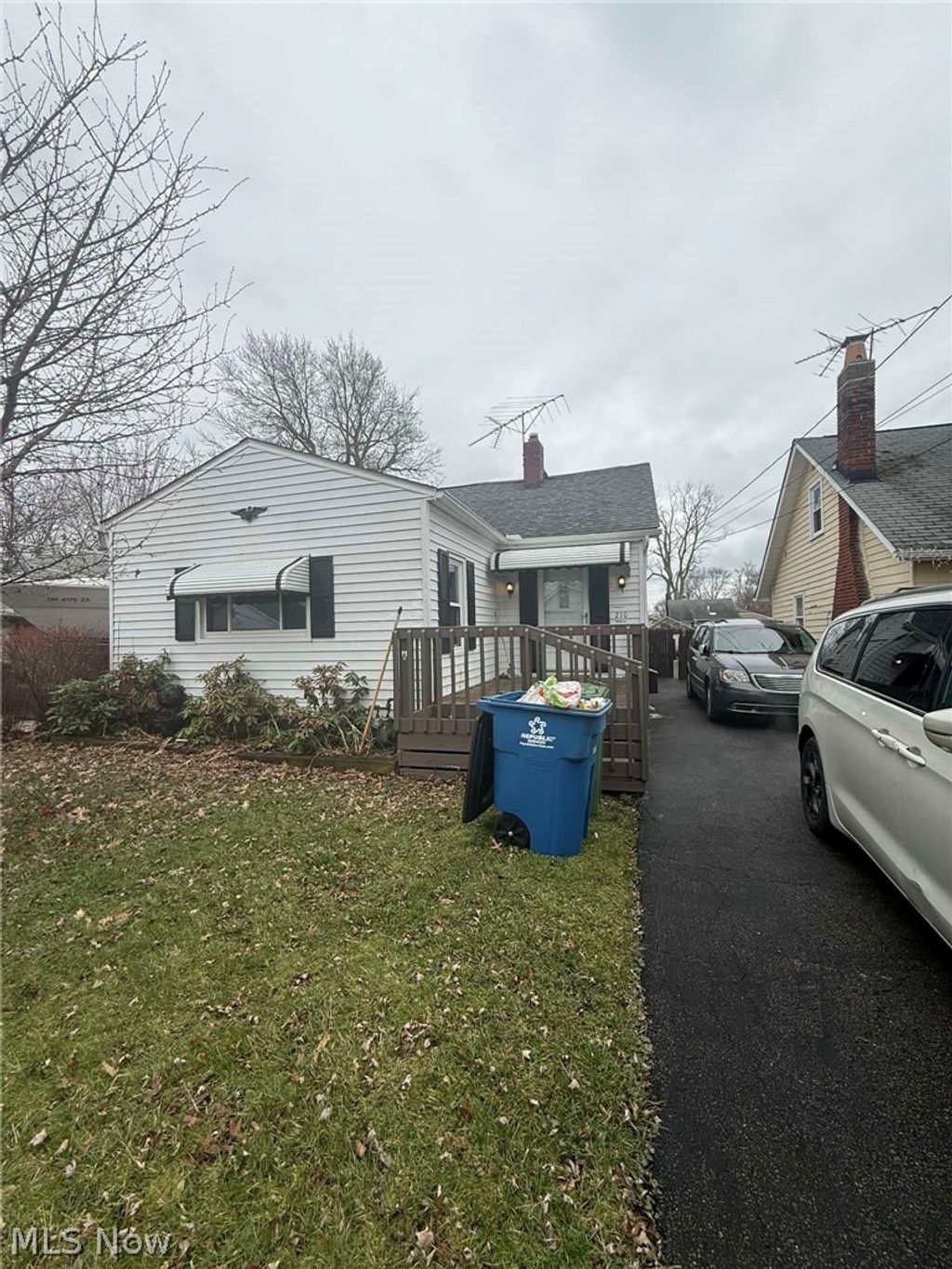 Photo of 210 Courtland Boulevard, Eastlake, OH 44095 (MLS # 5197188)