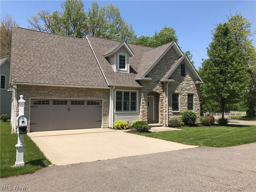 With a view of Chenoweth golf course, this spacious and contemporary 3 bedroom 3 bath condos features a double sided fireplace, spacious master suite, and adorable patio in the rear yard. This is a Fannie Mae Homepath property!