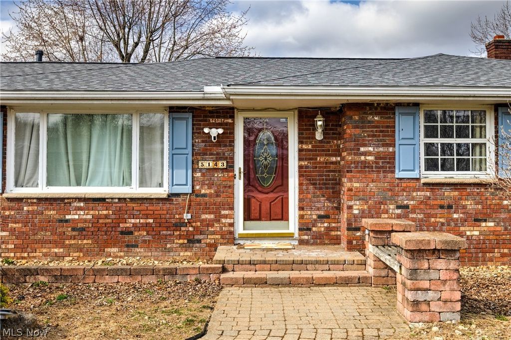 Photo of 5143 Calla Avenue NW, Champion, OH 44483 (MLS # 5193137)