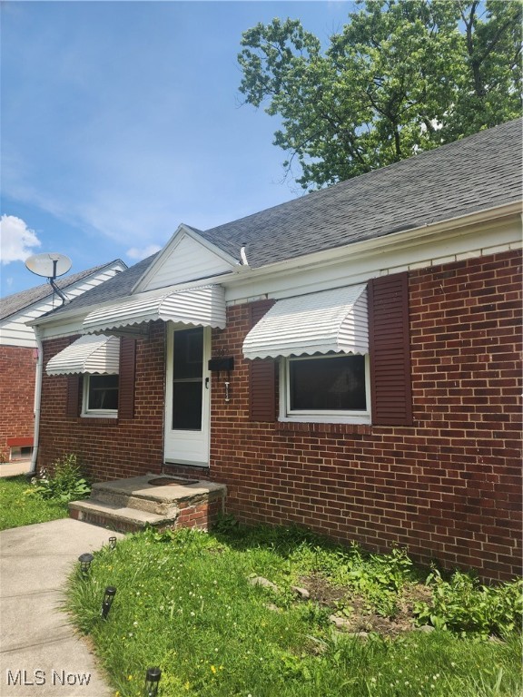 Ideal Investment Opportunity with Reliable Income!
Add this solid brick Cape Cod to your investment portfolio and enjoy guaranteed Section 8 rental income. This 3-bedroom, 1-bath home is tenant-occupied by long-term residents who wish to stay. Currently rented at $1,290/month on a month-to-month lease, the tenants pay all utilities and handle lawn care, offering a low-maintenance investment for the new owner.
This property can also be purchased as a package with MLS#5138848