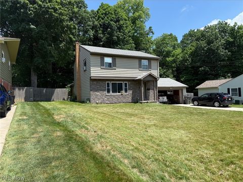 Homes For Sale - 3330 Kingston Lane<br/> Youngstown, OH 44511
