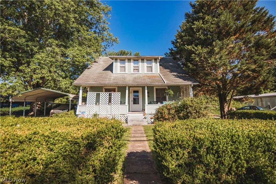 3BR, 1BA home located in close proximity to I77 and US50. On the first floor are a large living room and dining room. There is also an office and a front porch, perfect for relaxing. The 3 bedrooms and bath are on the upstairs. The backyard's biggest features are the large Paw Paw trees, which can produce income, essentially making this an income-producing property. The back porch is another place to relax in the evening as well. While this home won't qualify for FHA or VA, a potential renovation loan could be the perfect solution to be creative in obtaining home ownership.