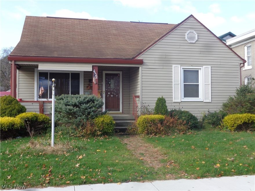 Great Location, close to shopping and downtown! 3BR 2BA ranch home with walk in attic that is partially finished. Large eat in kitchen, 1st floor laundry room. Sunroom, nice front porch to sit and enjoy the neighborhood. Ramps and doorways are handicapped accessible. 1 car detached garage with fenced in back yard.
Hot water tank is leased.