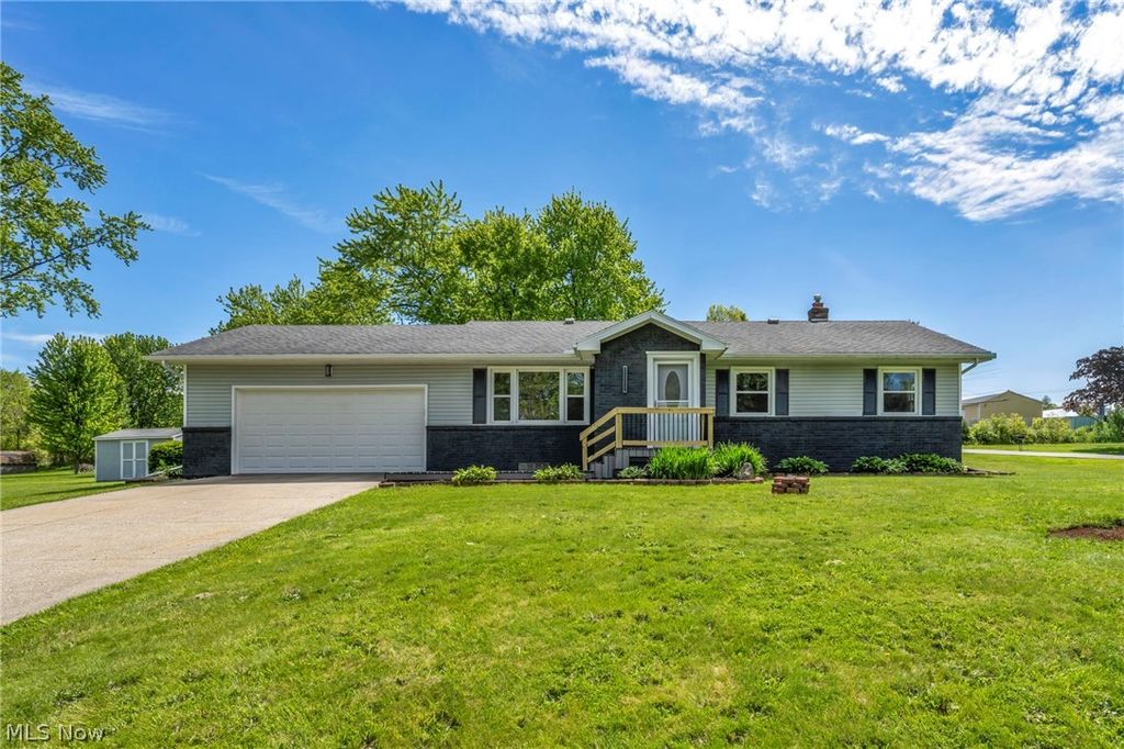 Photo of 1543 Lindakay Drive, Akron, OH 44312 (MLS # 5210679)