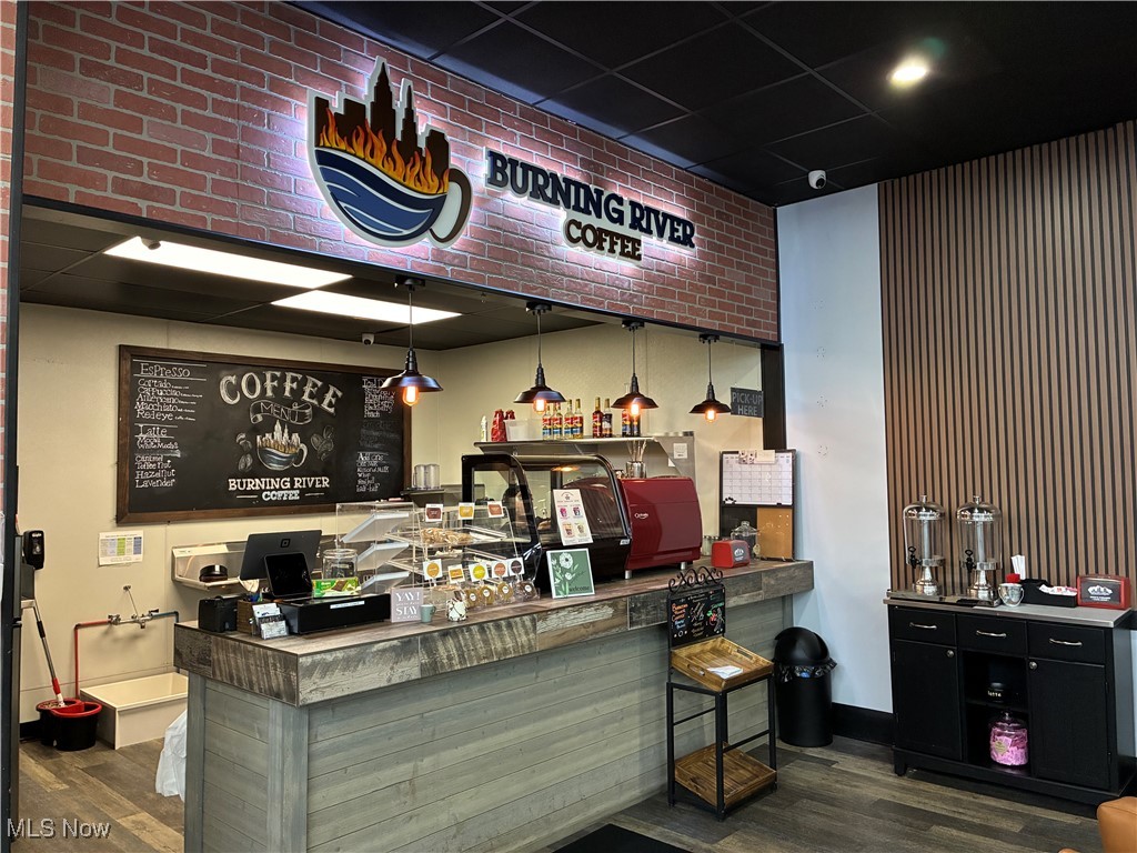 17114 Detroit Avenue