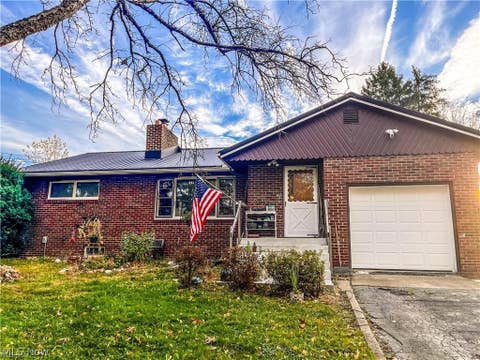 Homes For Sale - 996 Sharon Hogue Road<br/> Brookfield, OH 44438