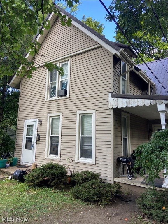 Rare opportunity to purchase a fully rented duplex to use the income, or to live in one side while renting the other. Both units have a full bath, 2 beds and a laundry.