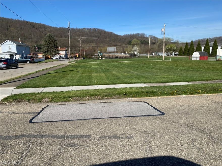 Nice oversized corner lot located just seconds from the 4th st on and off ramp.  Excellent lot for a residential build.  Public sewer and water are available.