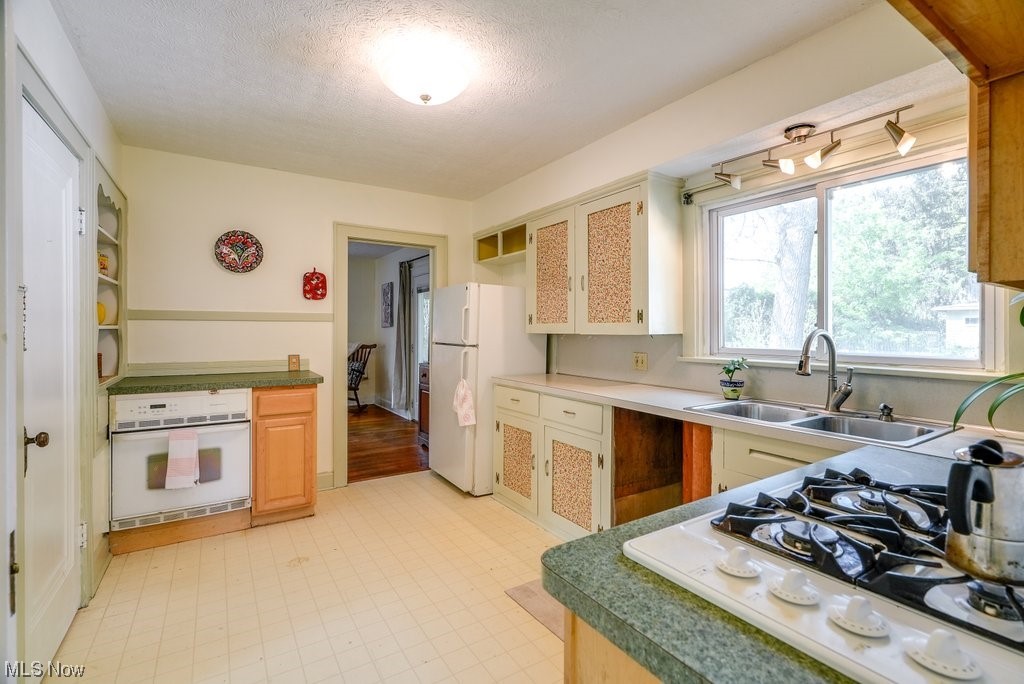 M. L. Davey - Residential