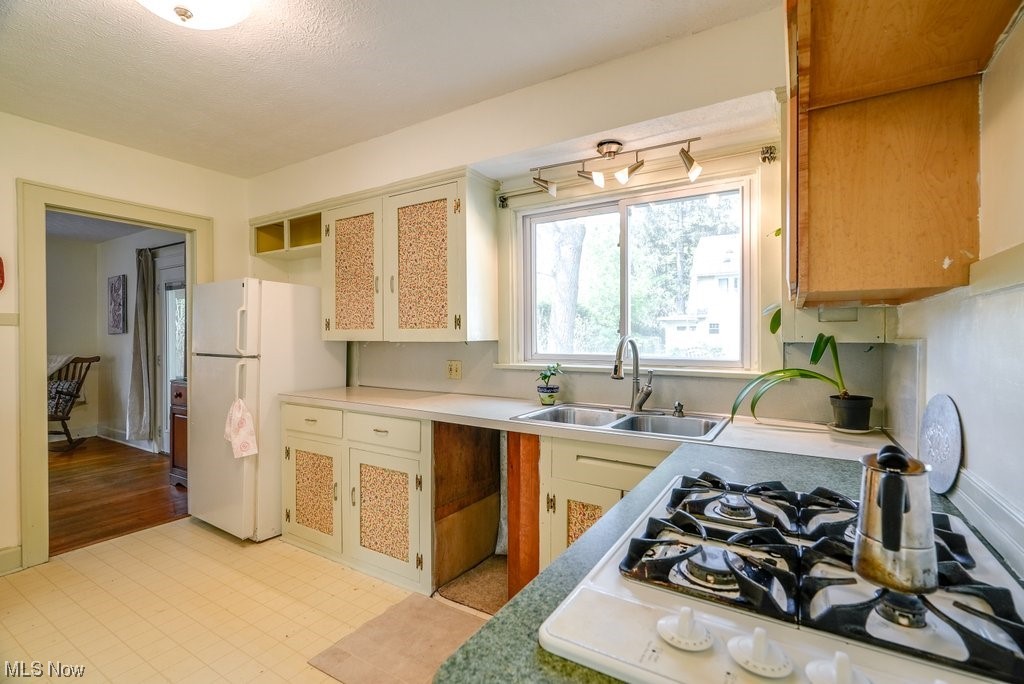 M. L. Davey - Residential
