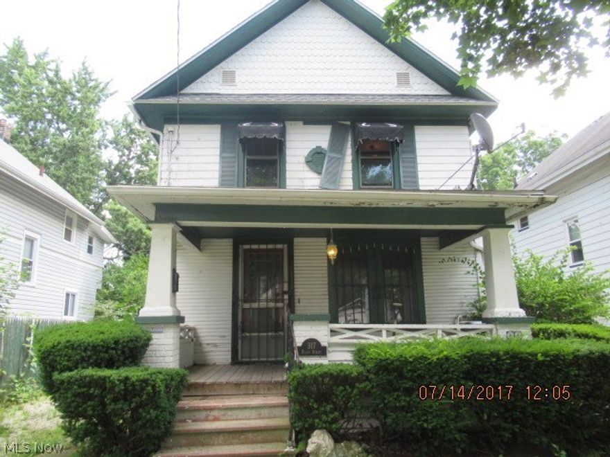 Colonial Home with Full Basement, Detached Garage, and Wood Fenced Rear Yard. Nice Living Room, Formal Dining Room, and half bath in the lower. Additional Storage in Detached Garage. Needs updating and cosmetics. Great opportunity for an investment rental. Property is to be Sold AS-IS with all Faults and any/all remaining contents. Seller has no reports or disclosures. Buyer is responsible for due diligence in researching all taxes, assessments, and any other with appropriate authority. Seller does not pay for inspections, warranties, repair, surveys. Agents see broker remarks for Offer instructions and requirements. Attachments must be signed and returned with your offer. Contact Listing Agent for Possible Bulk Property Purchase Information.