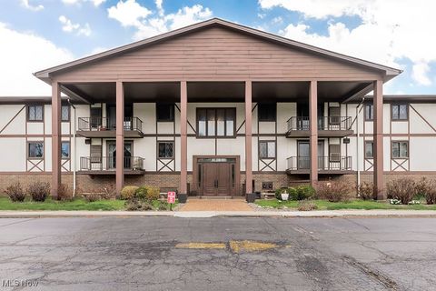 4849 Grace Road Unit 111, North Olmsted, OH 44070 - #: 5113076