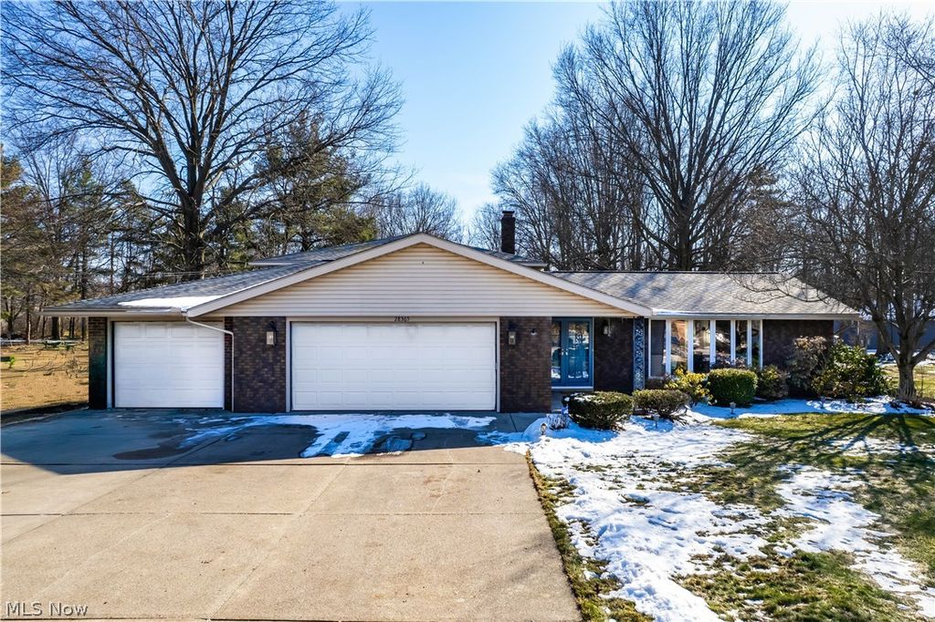 Photo of 28365 Bassett Road, Westlake, OH 44145 (MLS # 5189132)