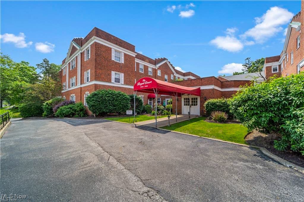 19436 Van Aken Boulevard 205