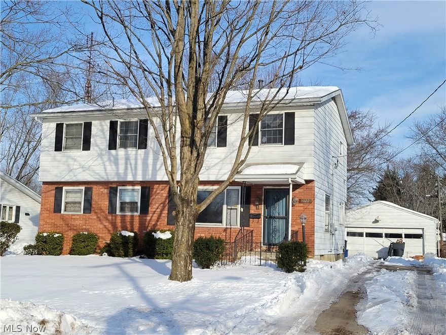 Hard to find a 5 Bedroom, 5 Bath home, but here it is! This home has so much potential, it needs new flooring, paint and some updates to make this a beautiful home again. So much room to roam and tons of storage! First floor has a Living Room in the front of the house and a Family Room in the back of the house, Kitchen, 2 Bedrooms, 2.5 baths plus a Florida Room! Second Floor has 3 huge bedrooms, including a Master bath, and another Full bath! The second story was added on, built approx 1979, needs paint and new carpet like the rest of the house. The Basement has another Family Room and an office/bonus rm plus another bath. There's a Deck off the Sunroom and the backyard is fully fenced and has electric to the 2 Car Garage and to the backyard where a pool used to be. Needs TLC and some work like a good cleaning, paint and new carpet / flooring throughout and some updating to your taste- but it is Livable the way it is. Selling as-is. 



Great location, in close proximity to shoppin