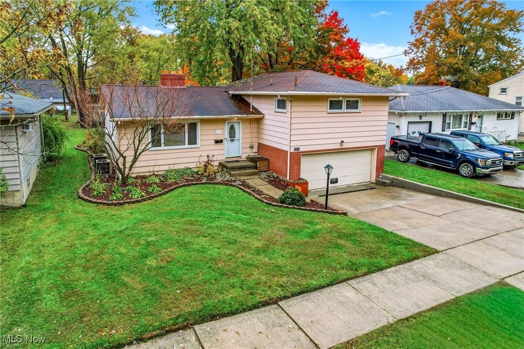 Photo of 1151 Clearview Street NW, Warren, OH 44485 (MLS # 5169154)