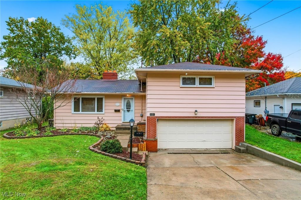 Photo of 1151 Clearview Street NW, Warren, OH 44485 (MLS # 5169154)