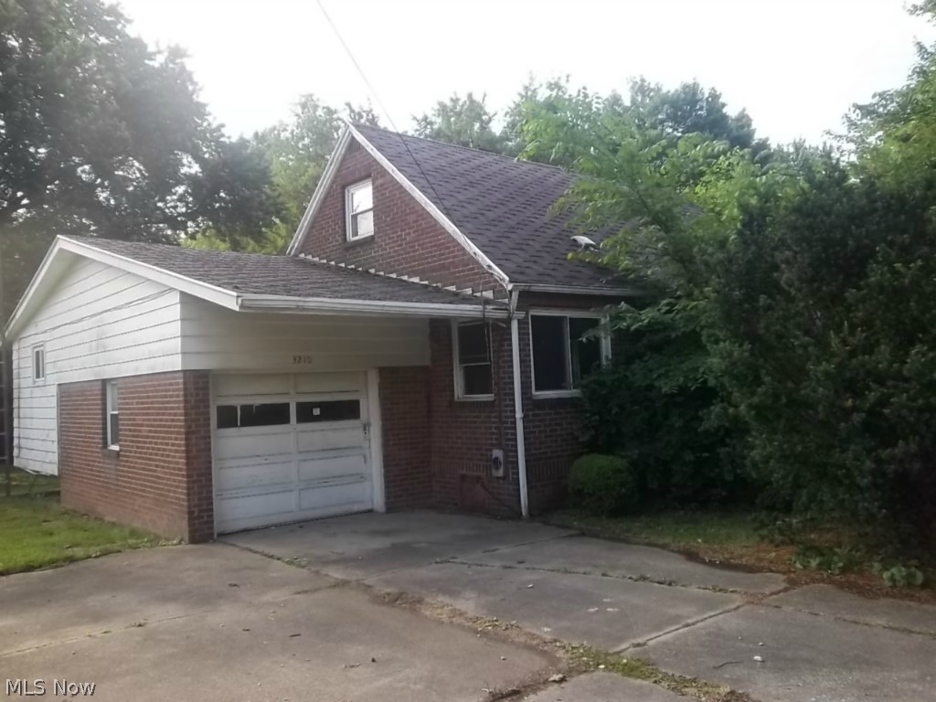 Canton South Bungalow in need of some love and updating. Brick exterior, newer windows. Perfect FHA 203k project.
Employees of Bank of America or its affiliates or subsidiaries are strictly prohibited from directly or indirectly purchasing any property owned by Bank of America.