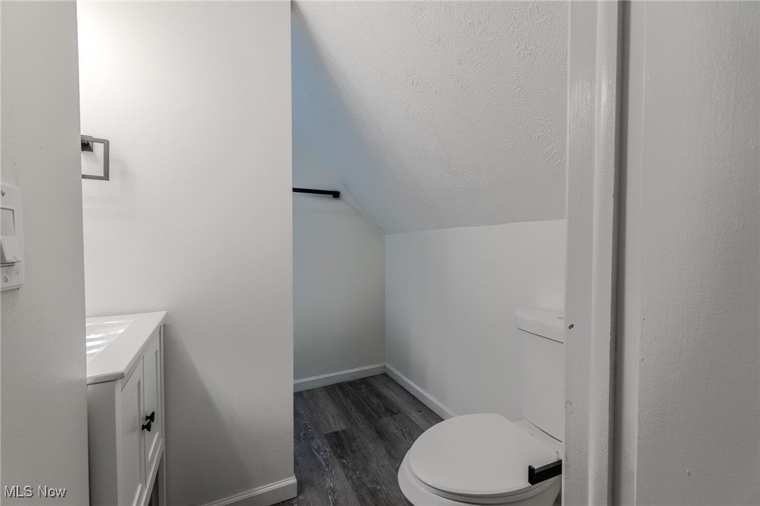 Robert Dvoraks Brentwood Village - Residential