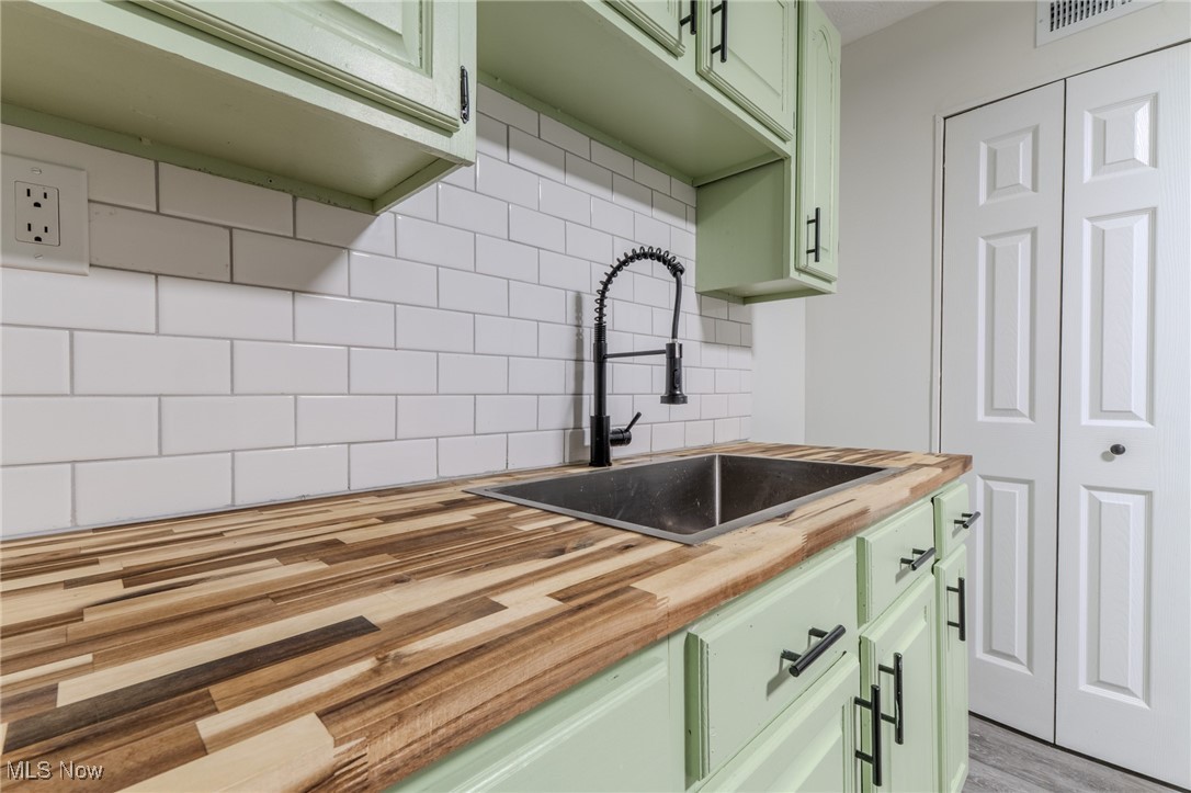 Robert Dvoraks Brentwood Village - Residential