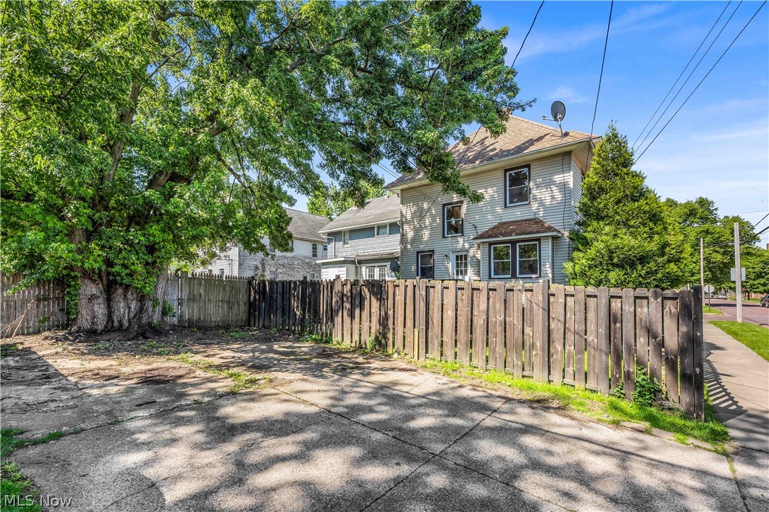 3219 W 112th Street