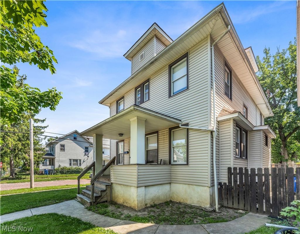 Photo of 3219 W 112th Street, Cleveland, OH 44111 (MLS # 5211417)