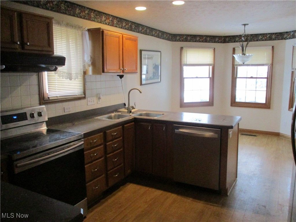 Photo of 1375 Golden Lane, Broadview Heights, OH 44147 (MLS # 5176182)