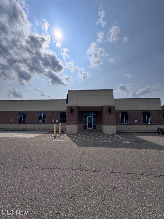 1,984 square feet of medical office space available for lease with frontage on West High Avenue. The space includes five exam rooms, a waiting room, and a bathroom. The space was previously being used as medical space. Don't miss out on the opportunity to lease this space in a great location.