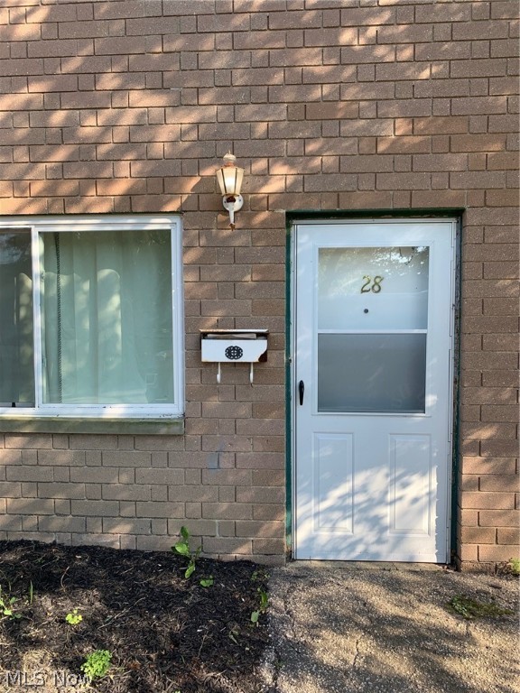 Newly updated 2 bedroom condo with 1.5 baths that is close to a lot of amenities. Schedule your private showing today. Don't miss out to make this your next home.