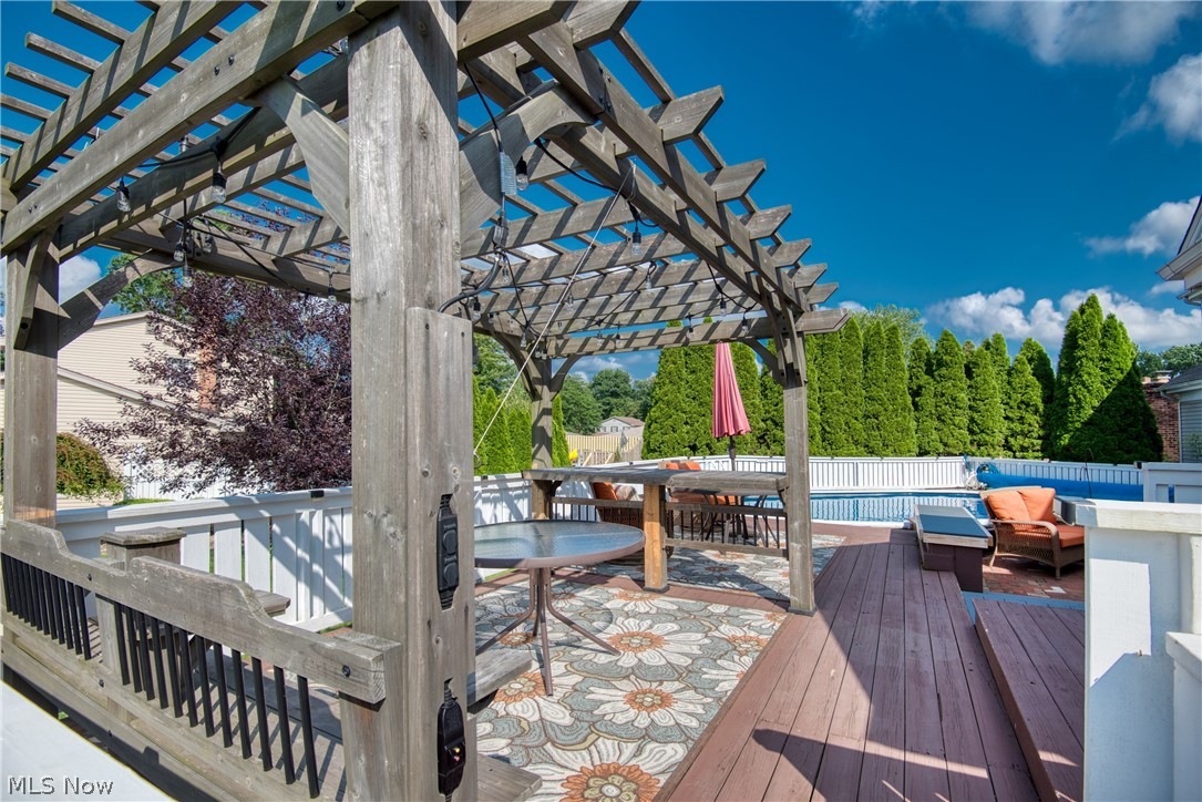 Hamilton Lake Manor 4 - Residential