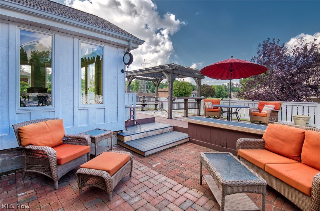 Hamilton Lake Manor 4 - Residential