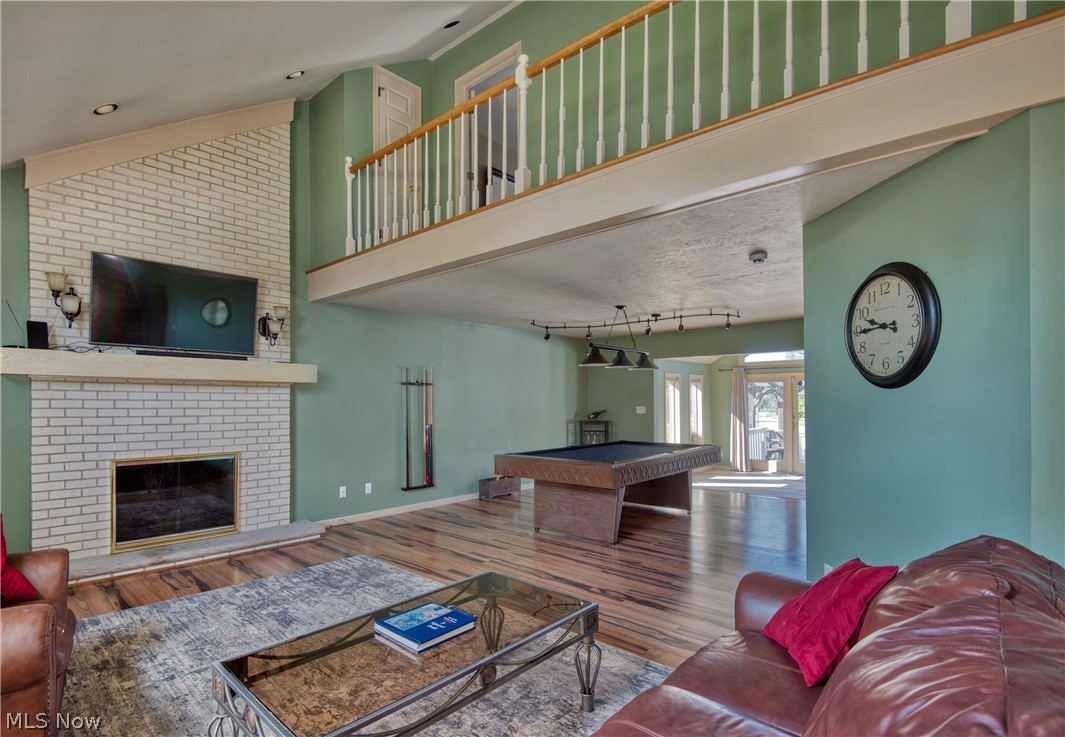 Hamilton Lake Manor 4 - Residential