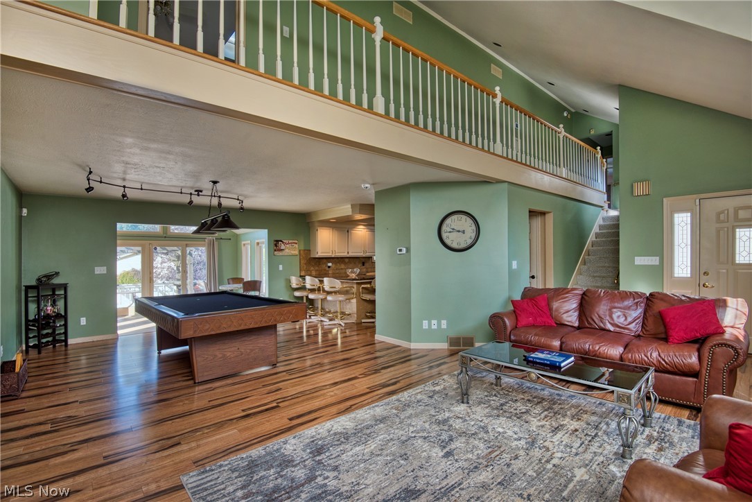 Hamilton Lake Manor 4 - Residential