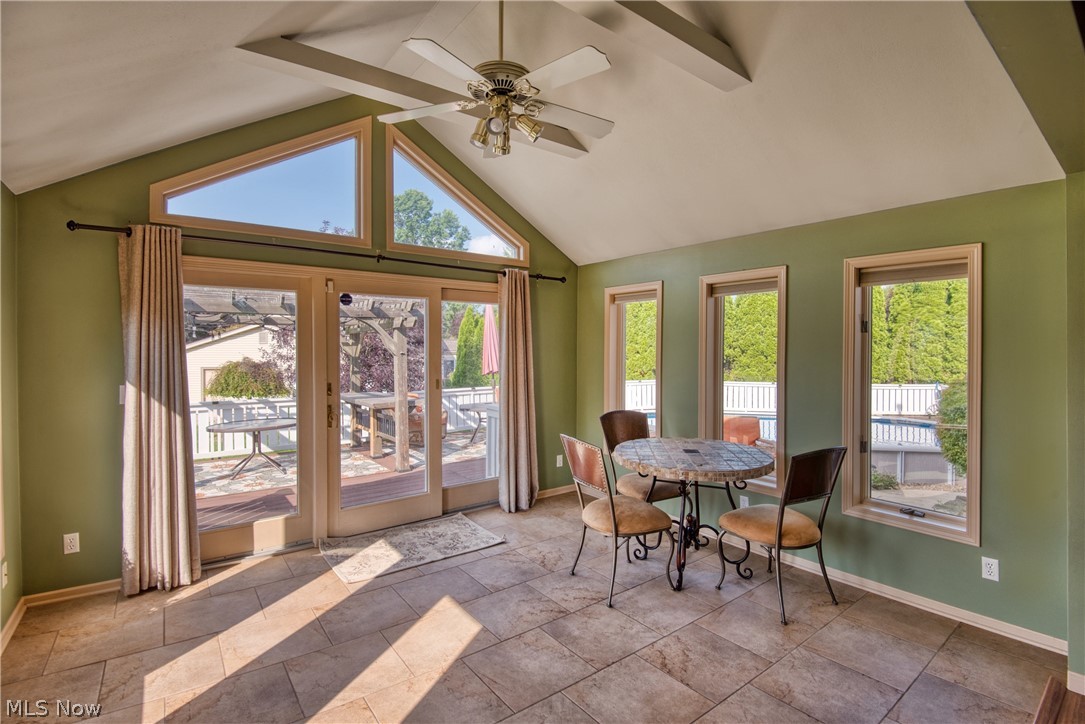 Hamilton Lake Manor 4 - Residential