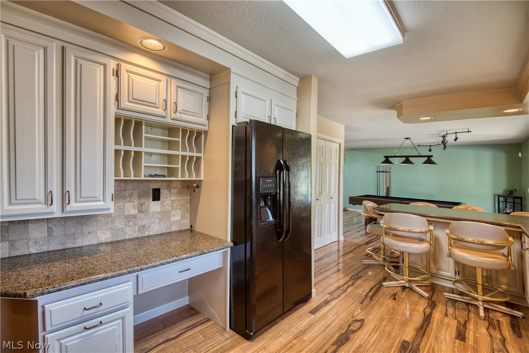 Hamilton Lake Manor 4 - Residential