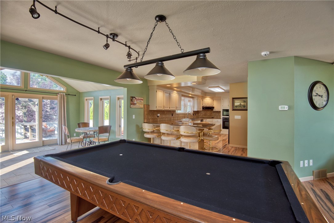 Hamilton Lake Manor 4 - Residential