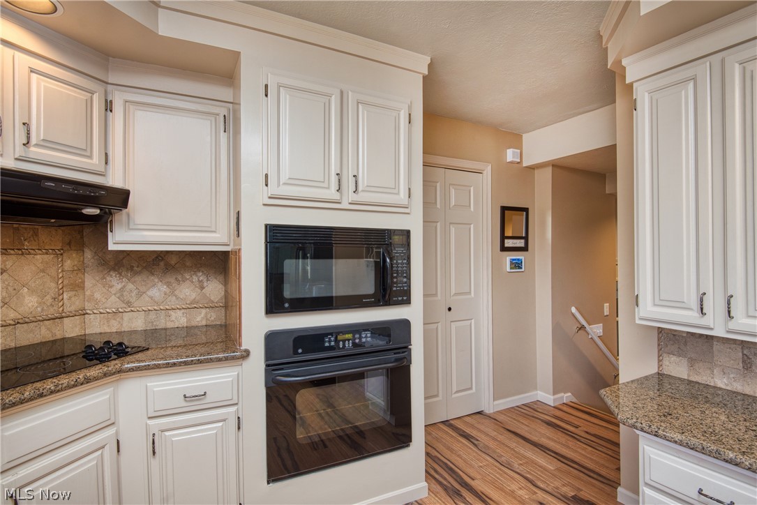 Hamilton Lake Manor 4 - Residential